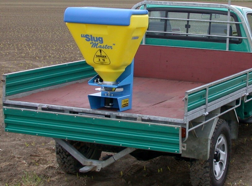 SLUGMASTER pellet spreader for rigid mounting