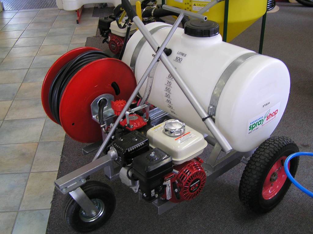 Moly Trolley bowling greensprayer, fitted out with AR2 electric pump and 30-metre hose reel